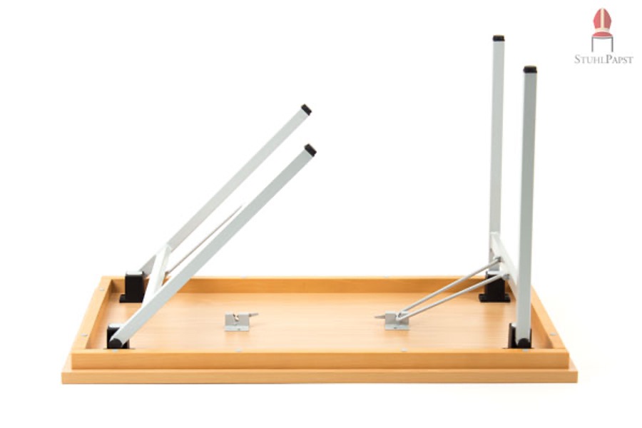 Ein hochwertig verarbeiteter Holzklapptisch von Stuhlpapst als langlebige und stilvolle Ausstattungskomponente für ein anspruchsvolles modernes Raumkonzept.